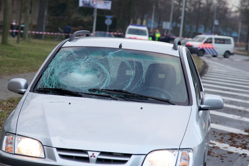 Ongeval bij de Heerbaan ter hoogte van de Kapelstraat. foto Peter Visser